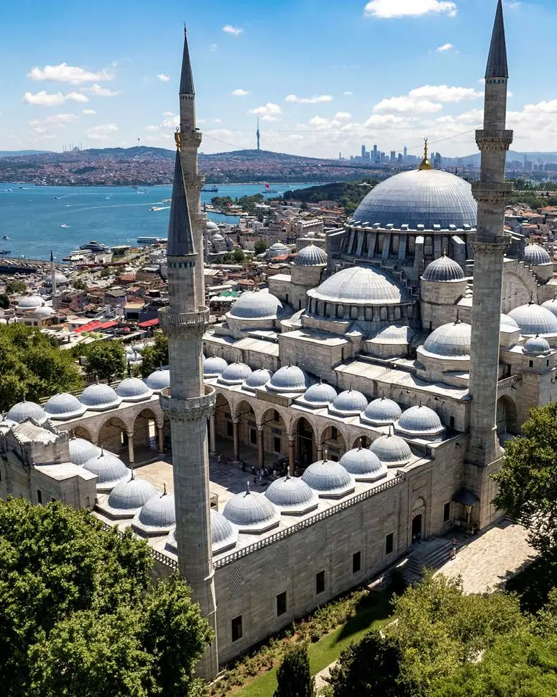 Aerial view of the Süleymaniye Mosque and Istanbul's historic peninsula
