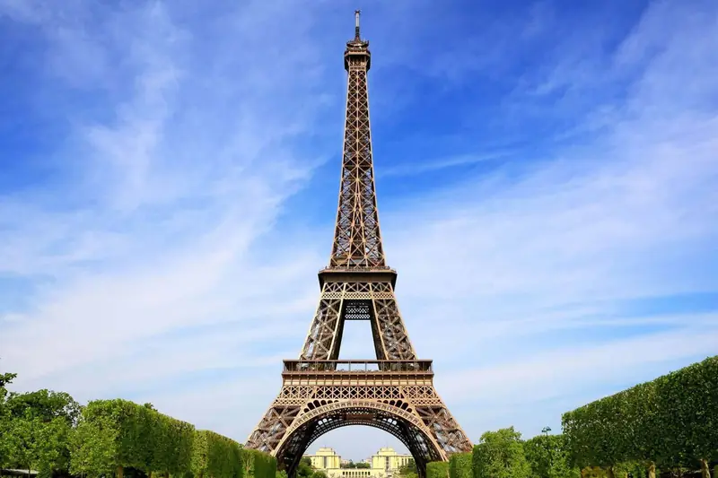 Paris'te Eyfel Kulesi