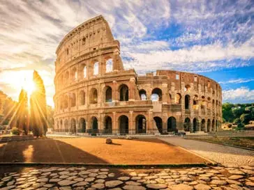 Gün batımında Roma'da Kolezyum